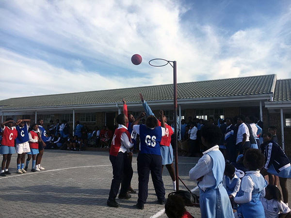 Spende an Schule in Südafrika